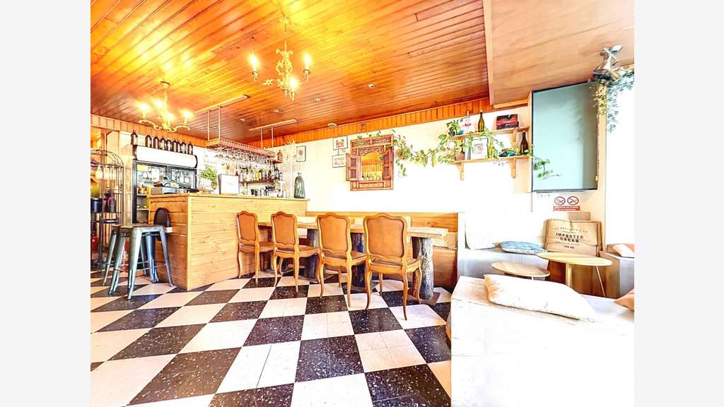 Vente restaurant, bar et cave à vin à Ganges
