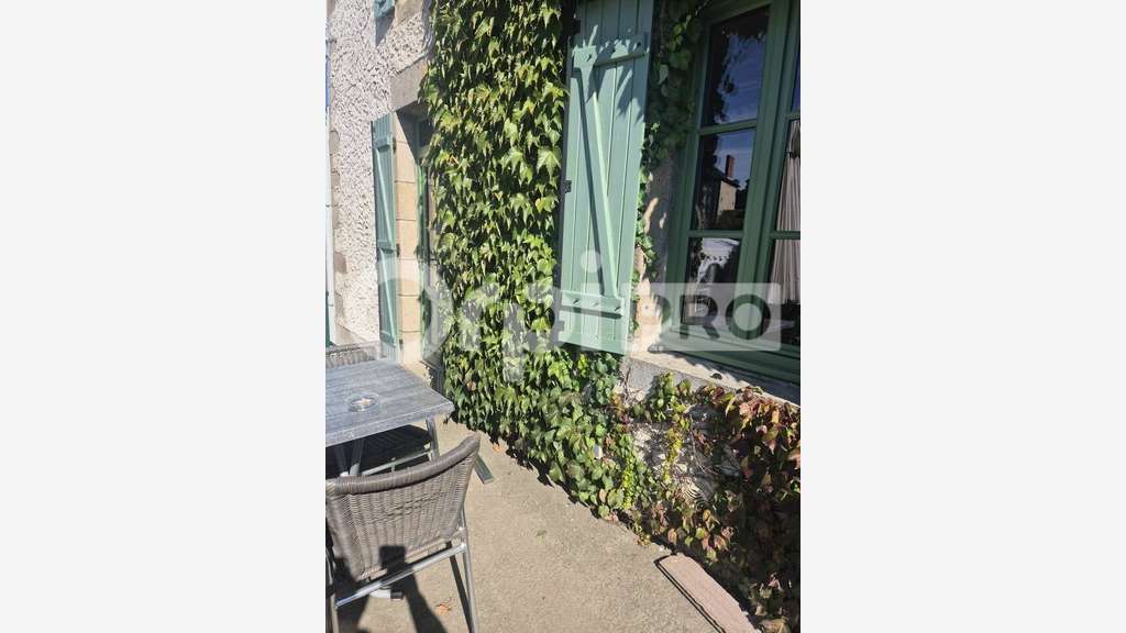 Vente magique auberge mur et fond La Celle-Dunoise