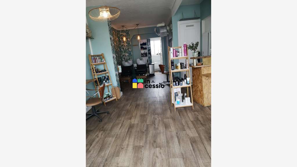 A vendre salon de coiffure + murs 180m² au Mans