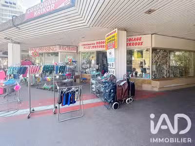 AV Serrurerie cordonnerie bazar à Toulon bel empl