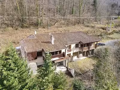 Hôtel de 17 chambres à réouvrir Ax les Thermes
