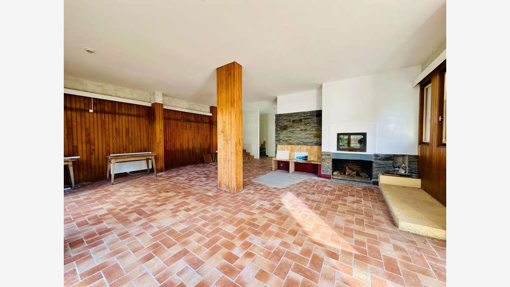 Hôtel de 17 chambres à réouvrir Ax les Thermes