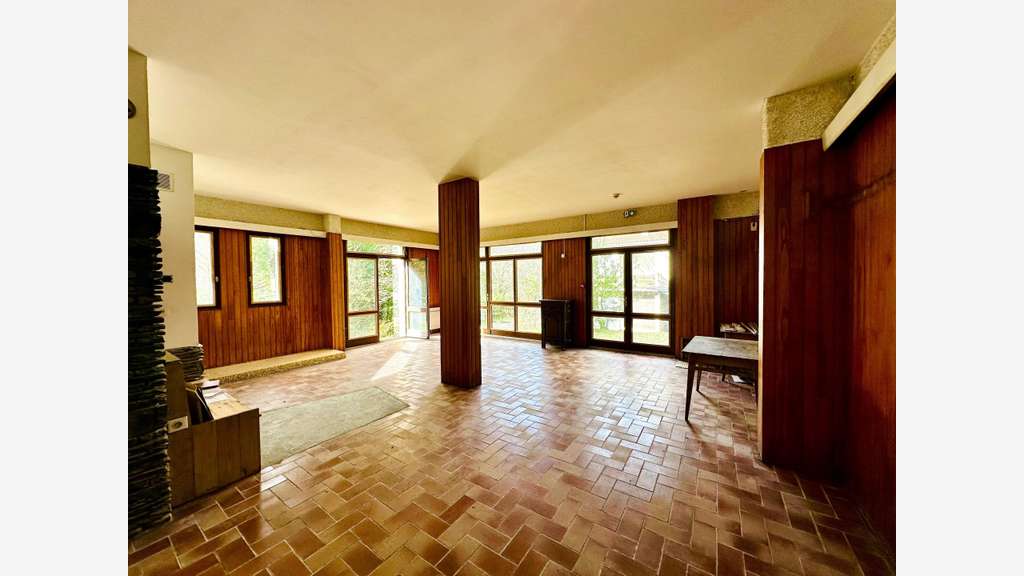 Hôtel de 17 chambres à réouvrir Ax les Thermes