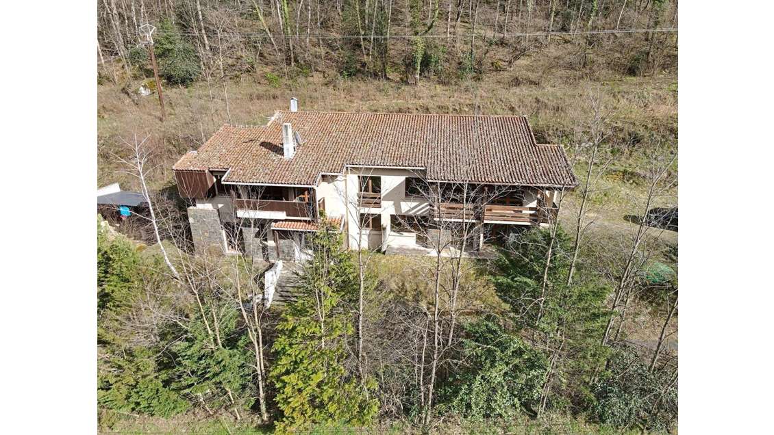 Hôtel de 17 chambres à réouvrir Ax les Thermes