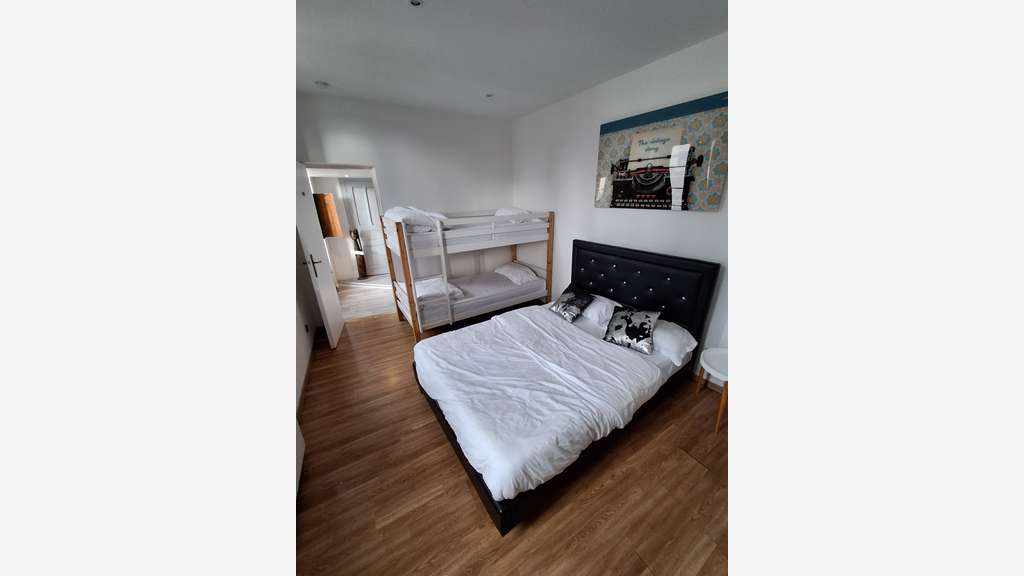 Vente lot de 3 affaires emplacement n°1 Pontorson