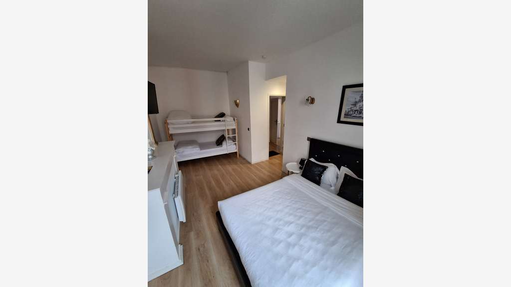 Vente lot de 3 affaires emplacement n°1 Pontorson