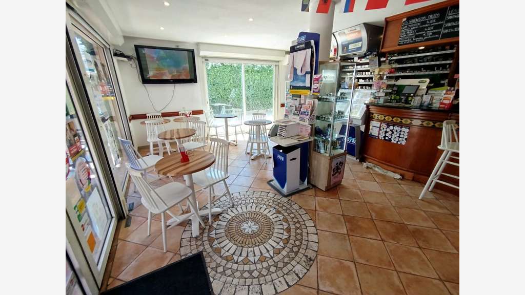 A vendre grande brasserie tabac PMU FDJ à Antibes