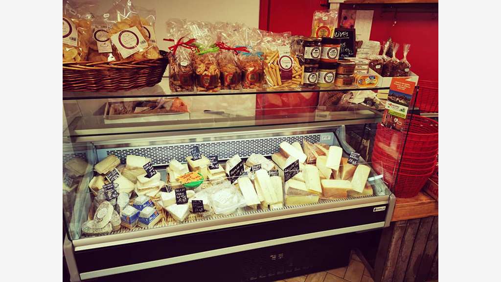 Vente épicerie de 75m² à Charnay centre