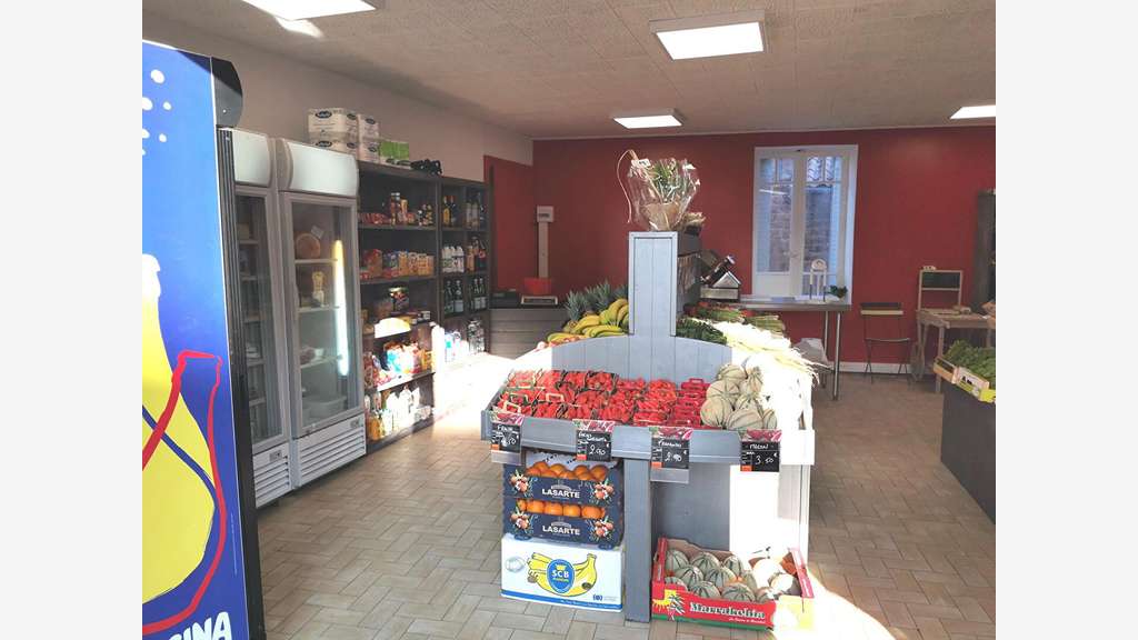 Vente épicerie de 75m² à Charnay centre