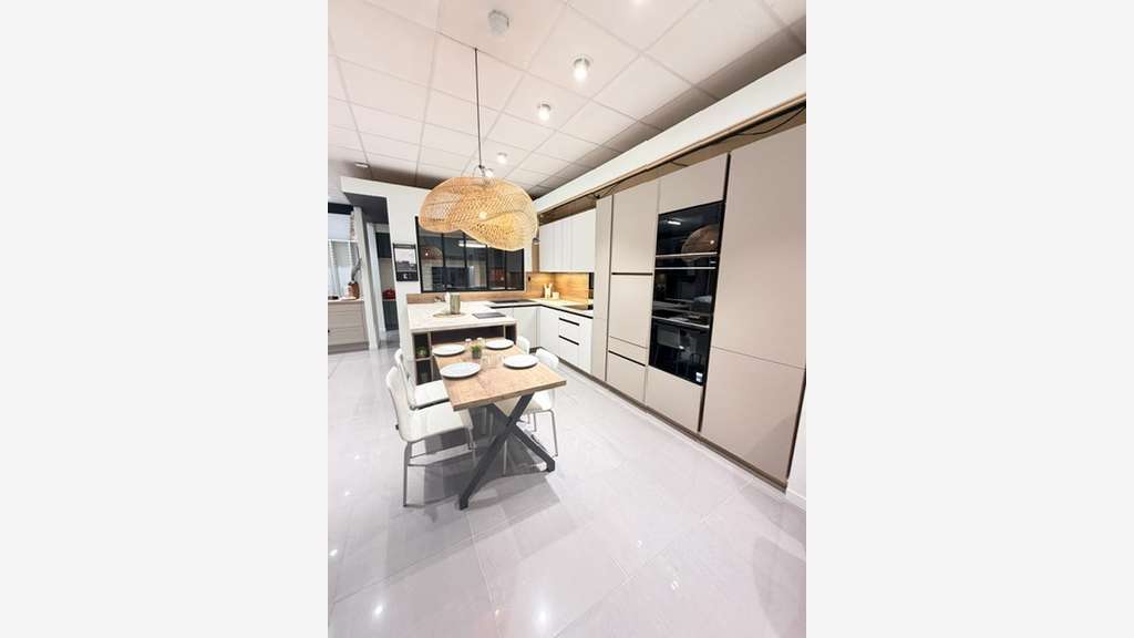 Reprise magasin Cuisine Plus et H&H Val d'Europe