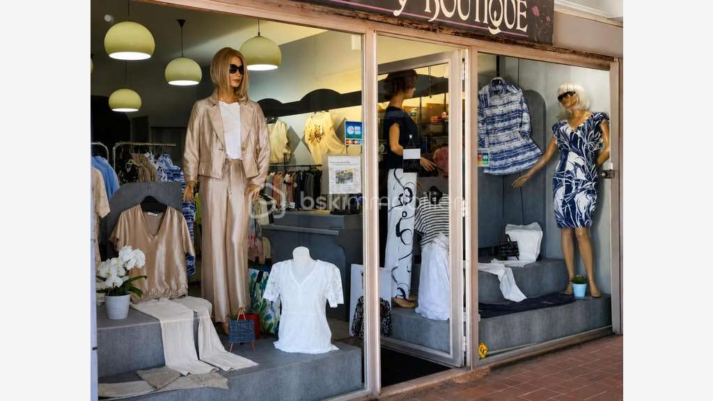 AV boutique prêt-à-porter Chassieu bel emplacement