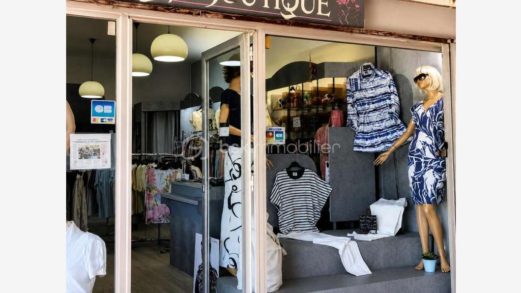 AV boutique prêt-à-porter Chassieu bel emplacement