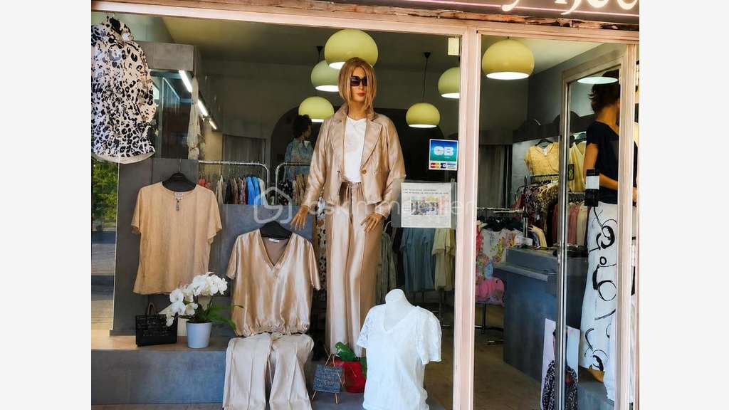 AV boutique prêt-à-porter Chassieu bel emplacement