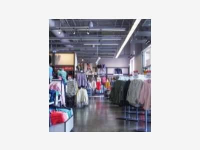 Vente magasin de vêtements et de lingerie à Cholet