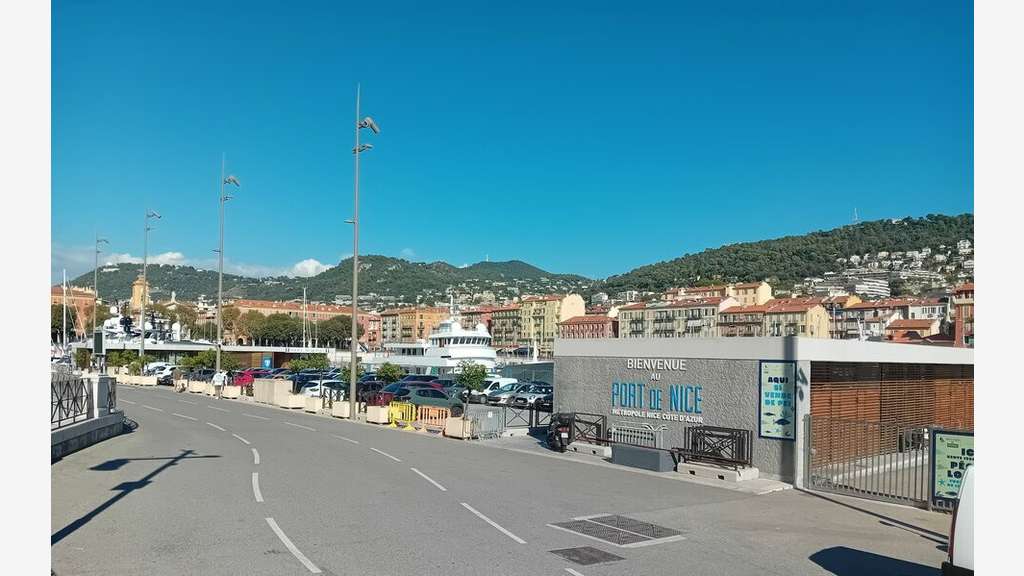 A céder restaurant avec superbe terrasse à Nice 