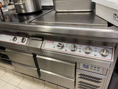 AV superbe restaurant 70 cvts métro Bourse 75002