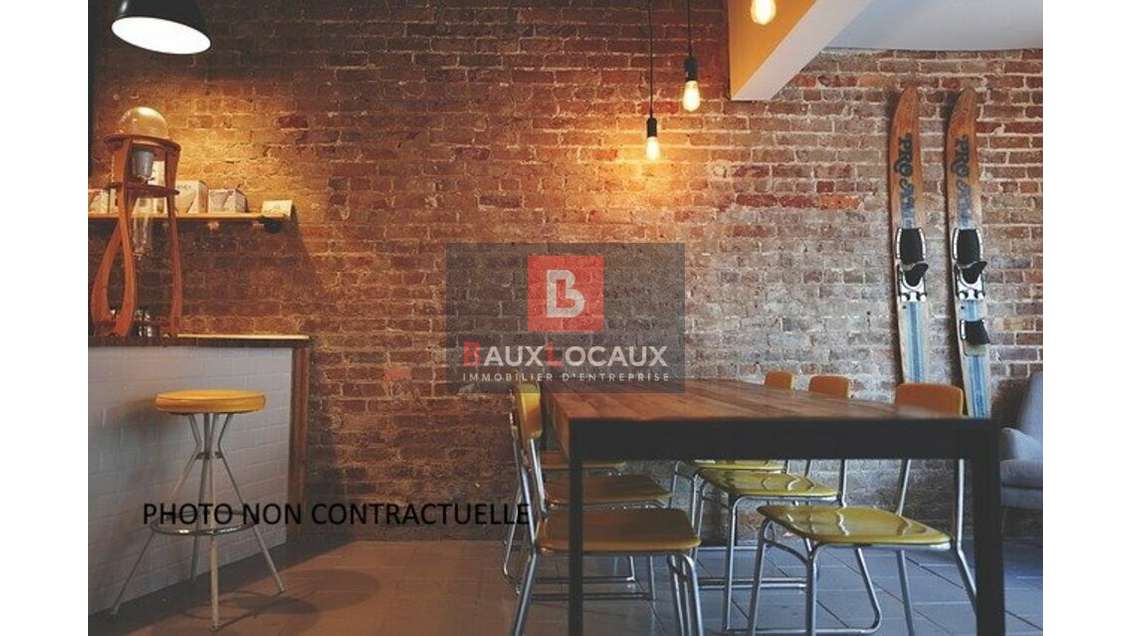 AV murs occupés boulangerie 157m² à Salon de Pce