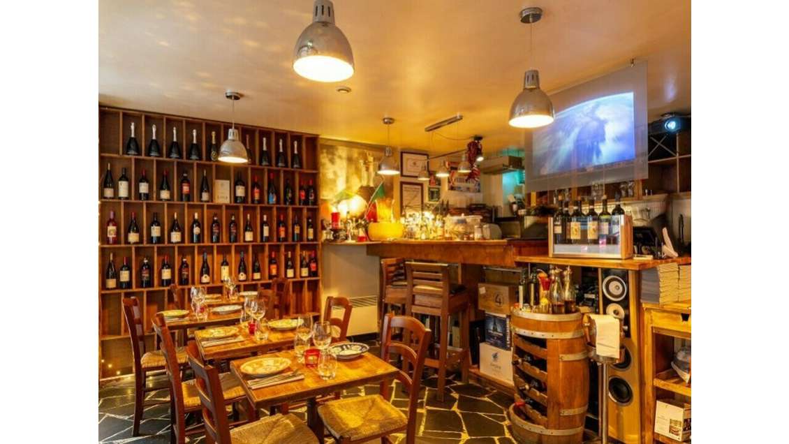 Restaurant pizzeria en angle à vendre à Paris 09