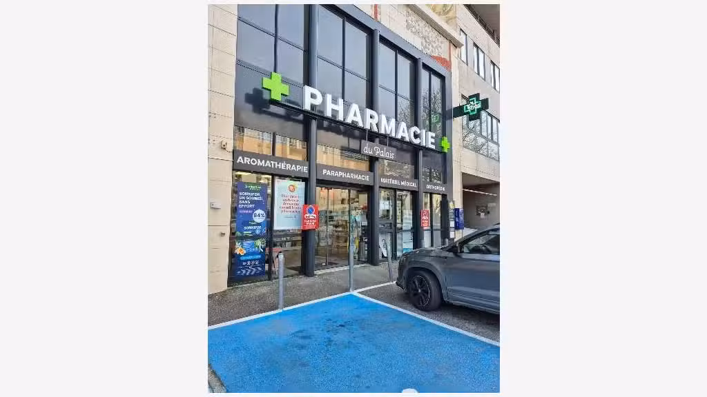 Vente pharmacie moderne axe stratégique Vaucluse