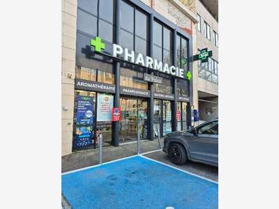 Vente pharmacie moderne axe stratégique Vaucluse