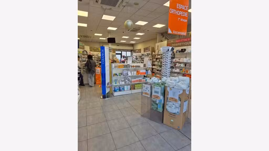 Vente pharmacie moderne axe stratégique Vaucluse