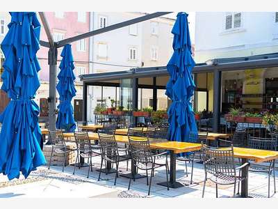 Vente pizzeria de renom en bord de mer 66