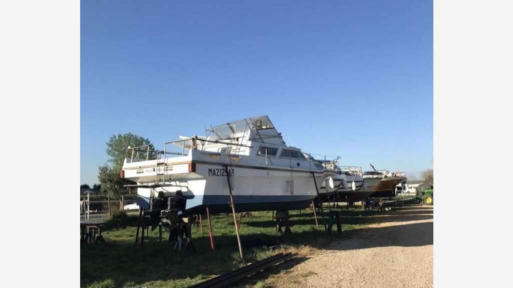 Vend PME bateaux mécanique gardiennage agricole 30