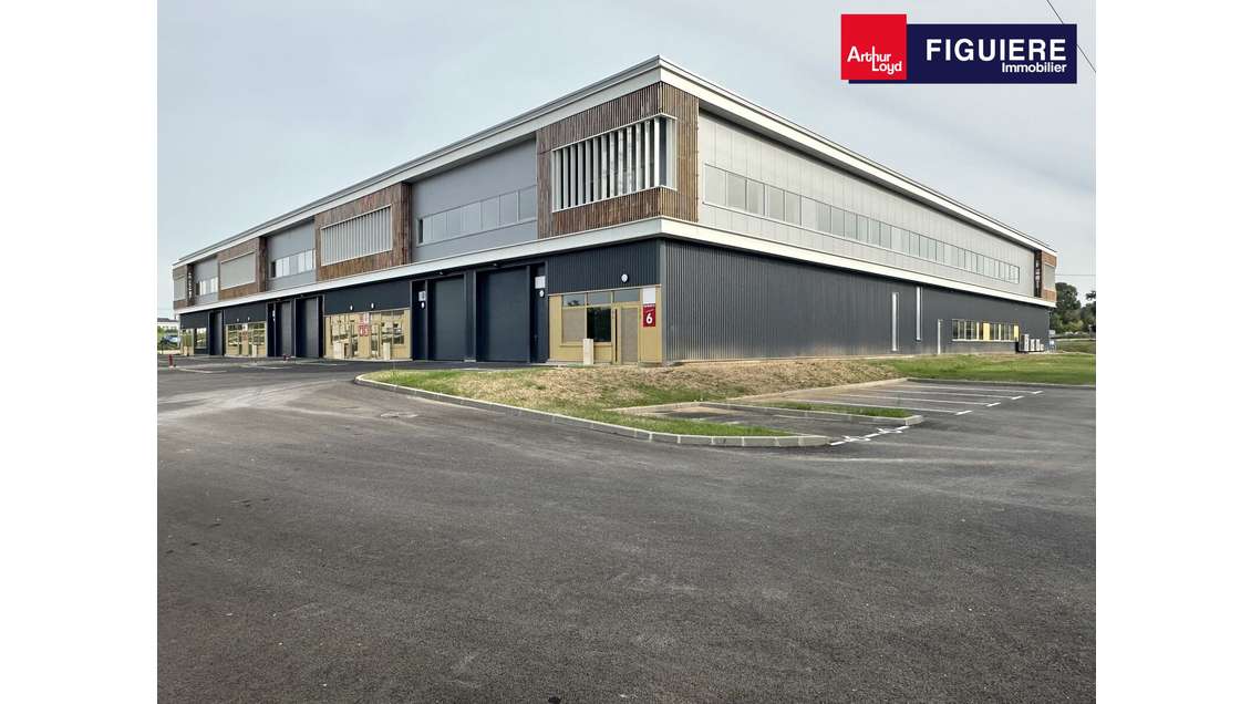 Vend locaux d'activites + parkings en zi à Rousset