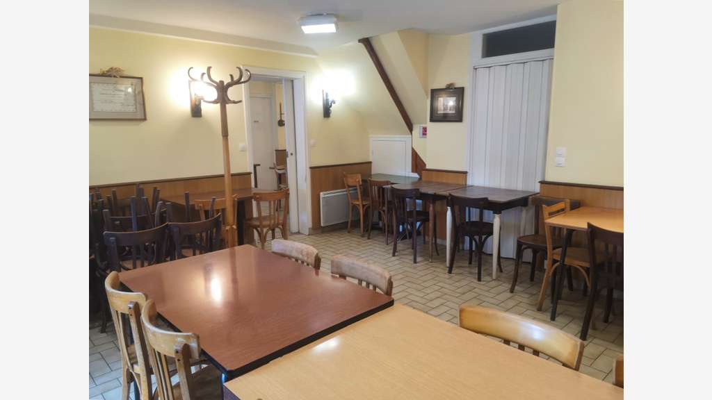 à vendre BELLOU EN HOULME FDC + Murs Bar 