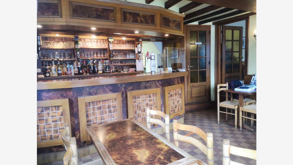 à vendre BELLOU EN HOULME FDC + Murs Bar 