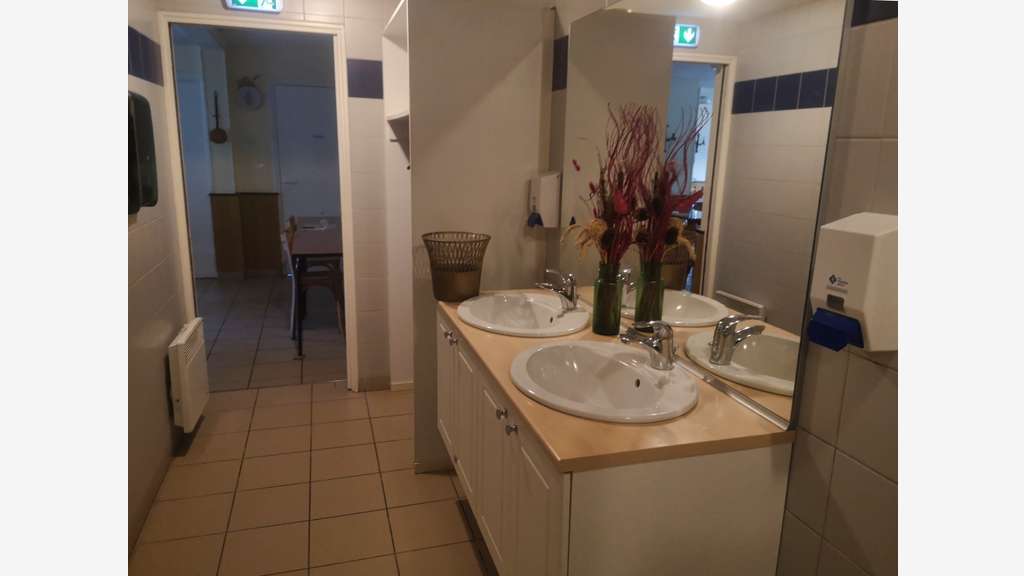 à vendre BELLOU EN HOULME FDC + Murs Bar 