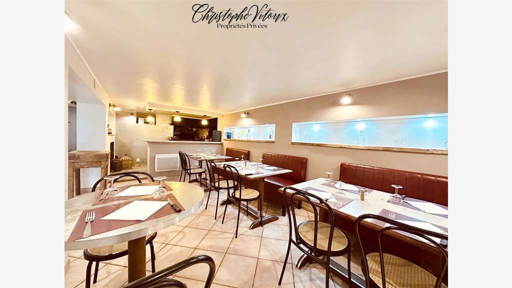 Cède bar restaurant terrasse village du minervois