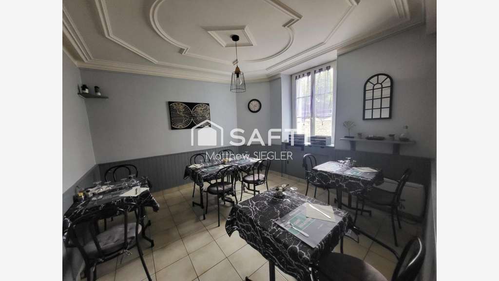 Bar/Restaurant avec bâtiment, jardin et grange, 