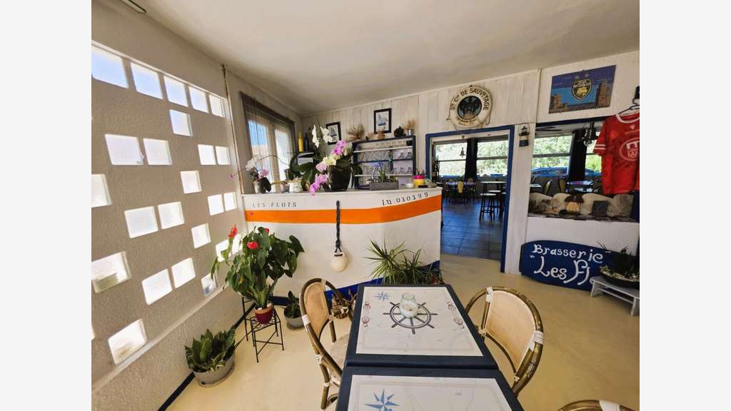 ILE D'OLÉRON (17) A Vendre Murs avec 2 logements 