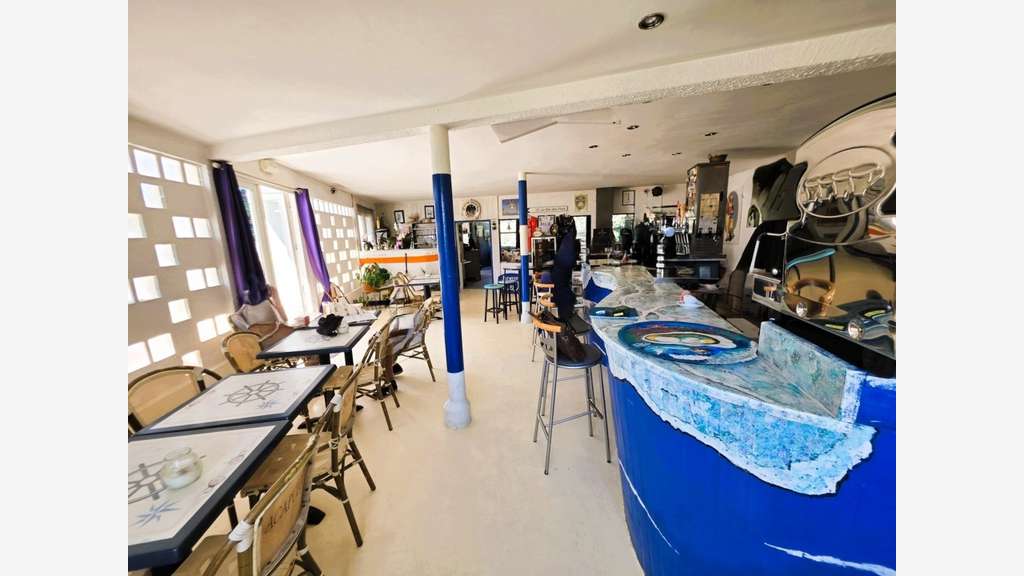 ILE D'OLÉRON (17) A Vendre Murs avec 2 logements 