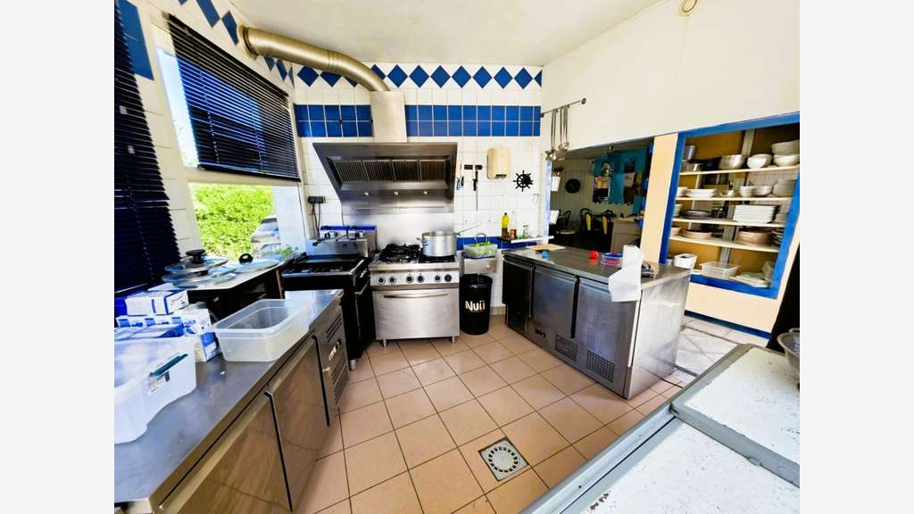 ILE D'OLÉRON (17) A Vendre Murs avec 2 logements 