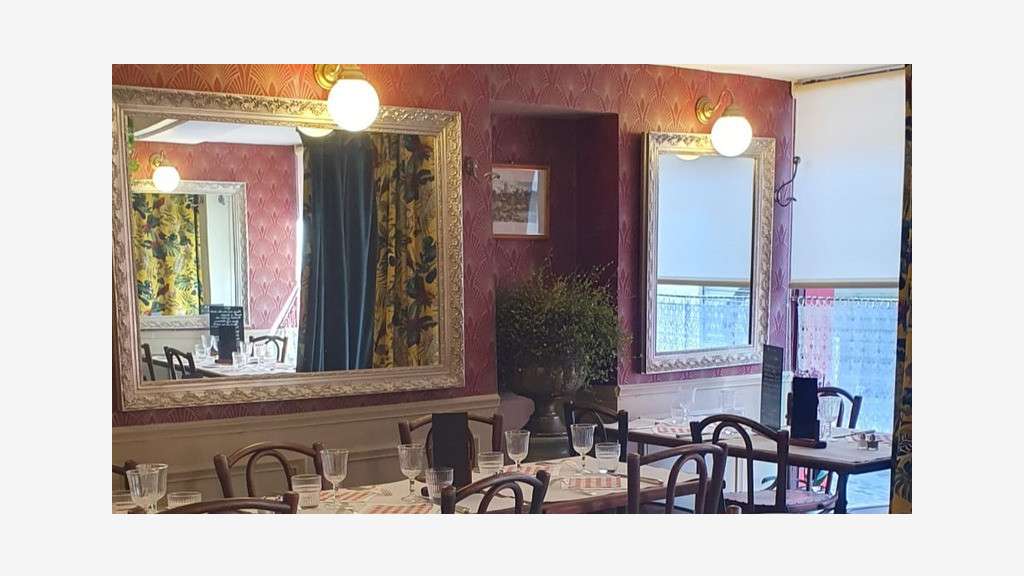 Murs et fonds restaurant traditionnel sur Clamecy