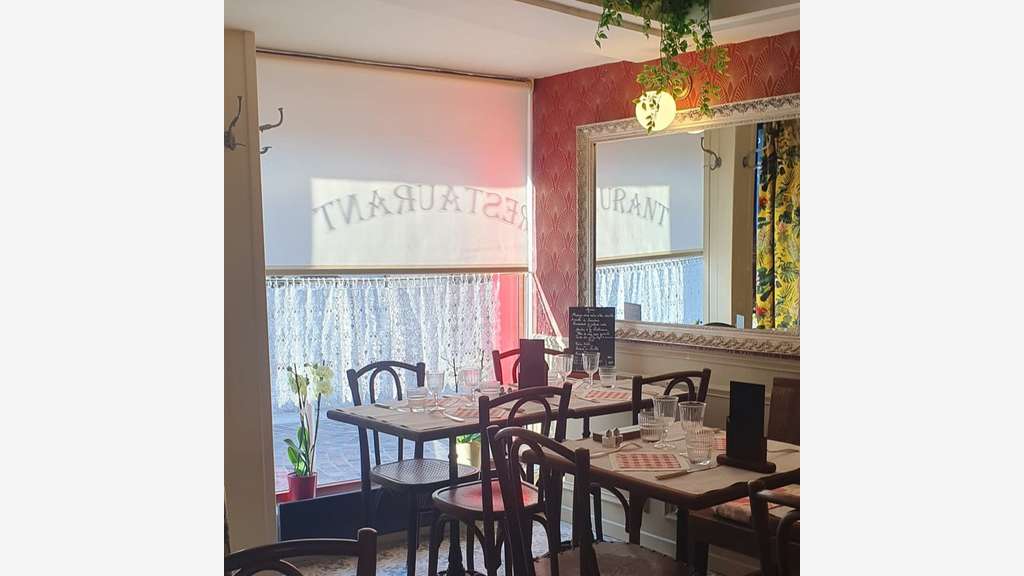 Murs et fonds restaurant traditionnel sur Clamecy