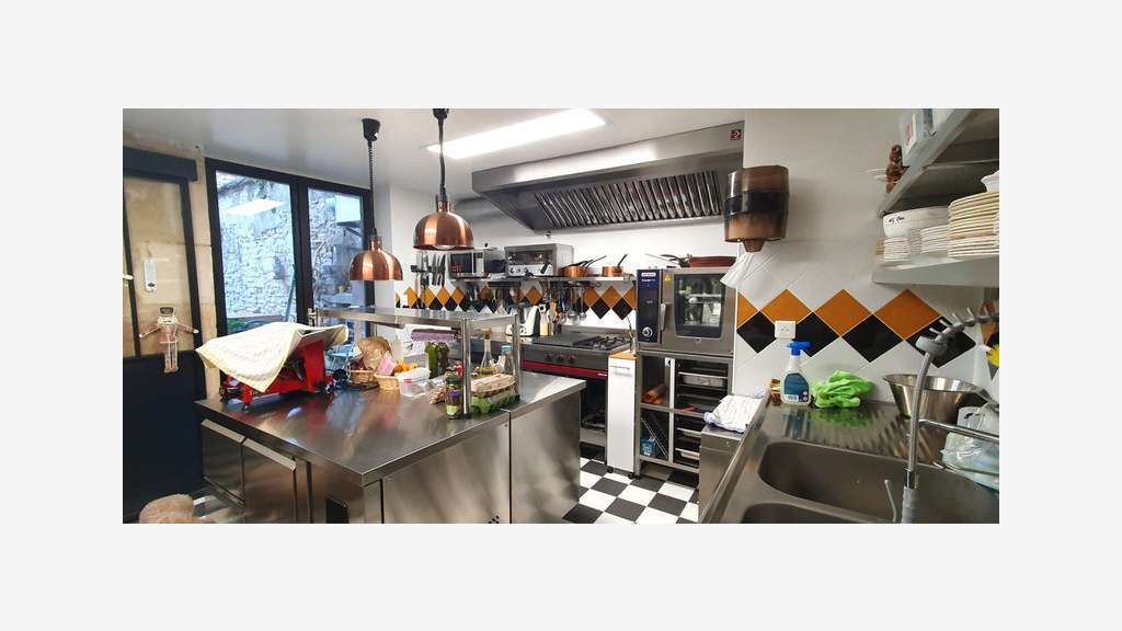 Murs et fonds restaurant traditionnel sur Clamecy