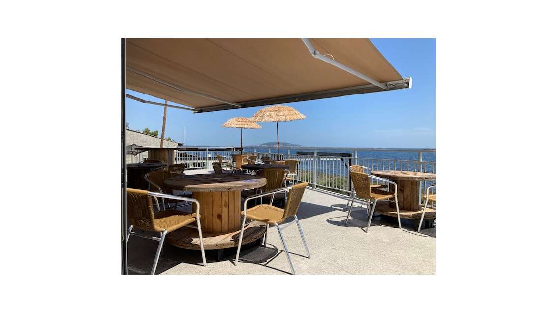 Vends restaurant face à une lagune unique