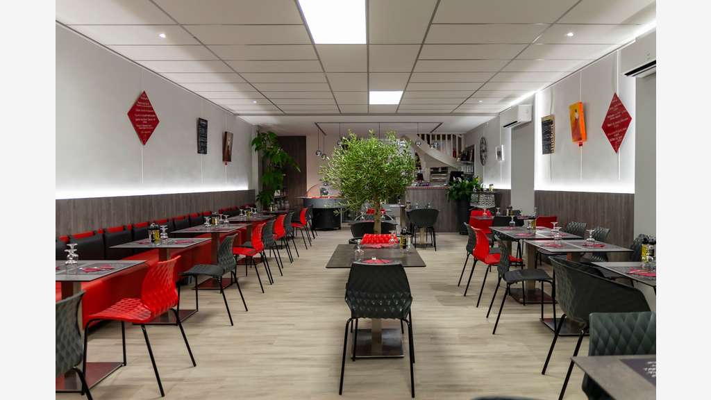 Vente restaurant 96m² + étage village provençal 30