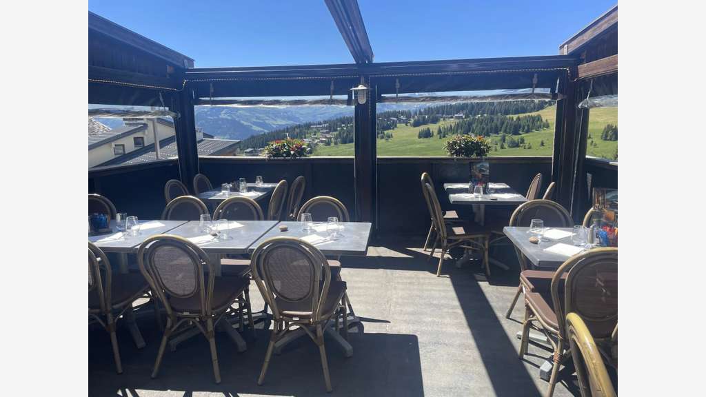 AV bar restaurant station internationale de renom