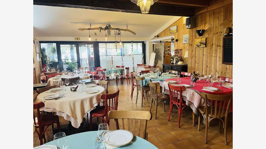 Vente joli restaurant à 2mn de la mer à Hyères