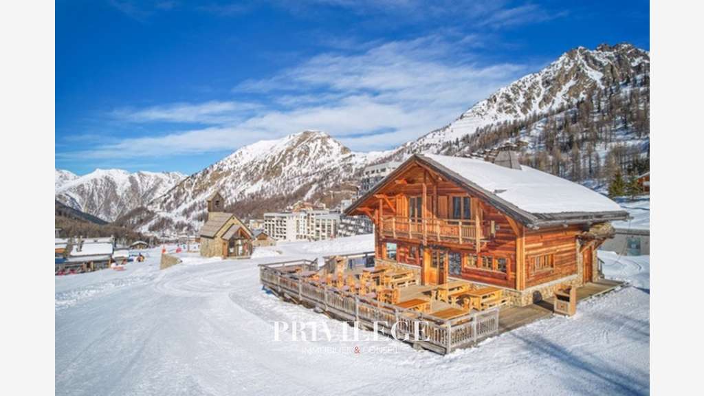 Isola 2000-Chalet skis aux pieds-Murs & Fonds