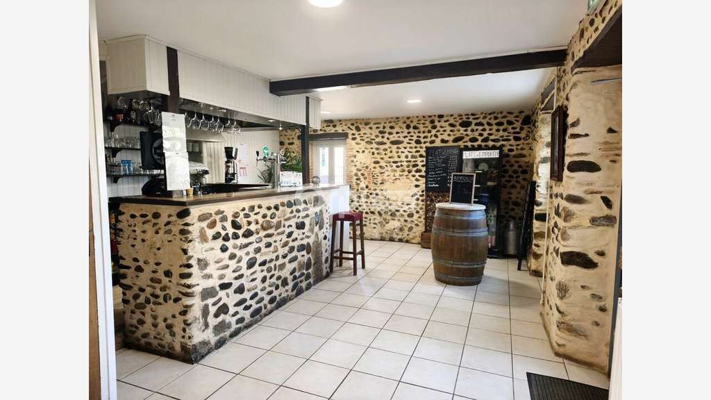 FDC très beau restaurant à vendre à Lacq
