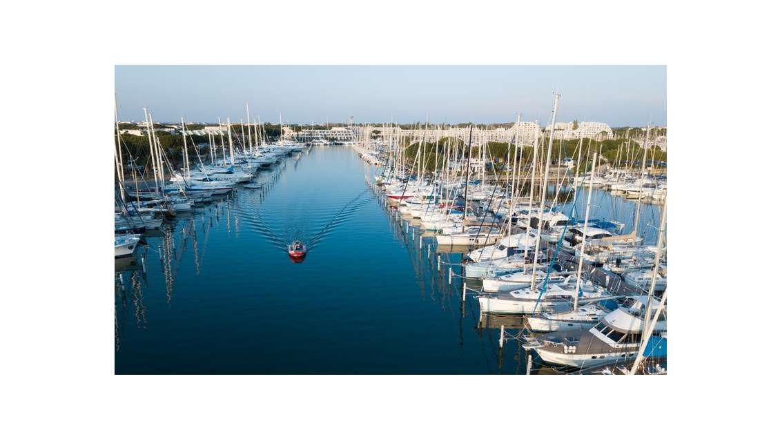 Murs et fonds restaurant empl N°1 Le Grau-du-Roi  