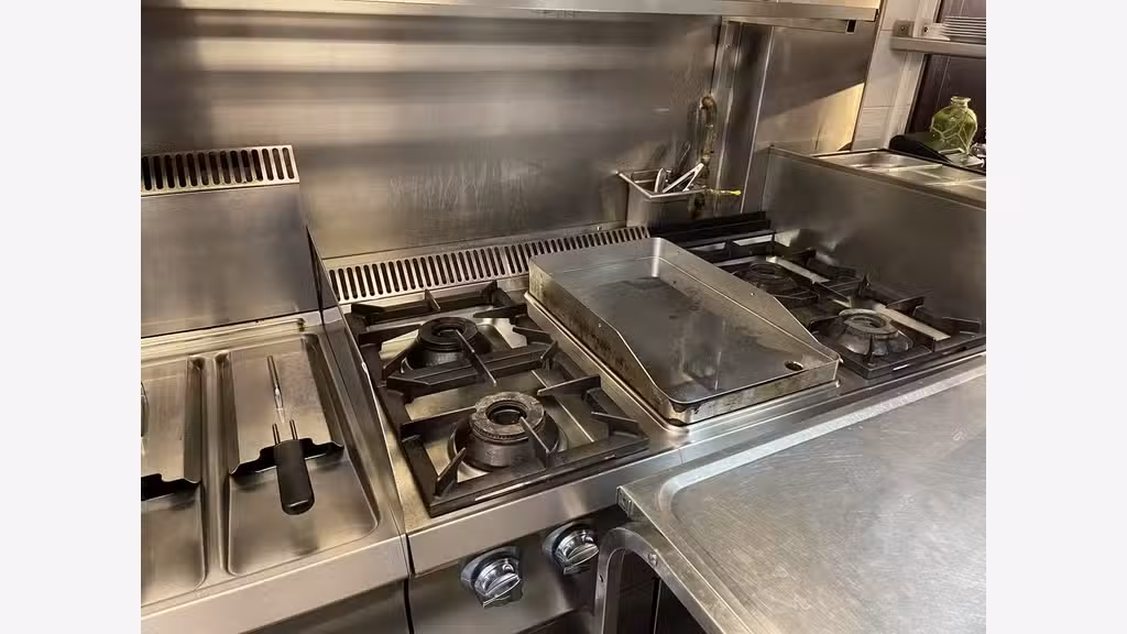 Cède joli bistrot lic IV 30 cvts bel empl Paris 6
