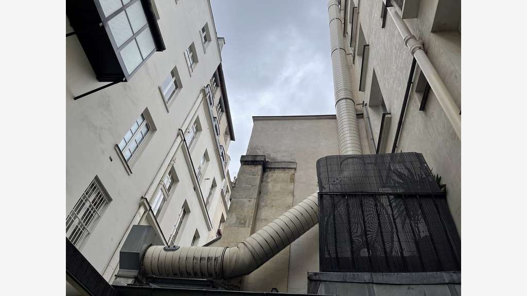 Cède joli bistrot lic IV 30 cvts bel empl Paris 6