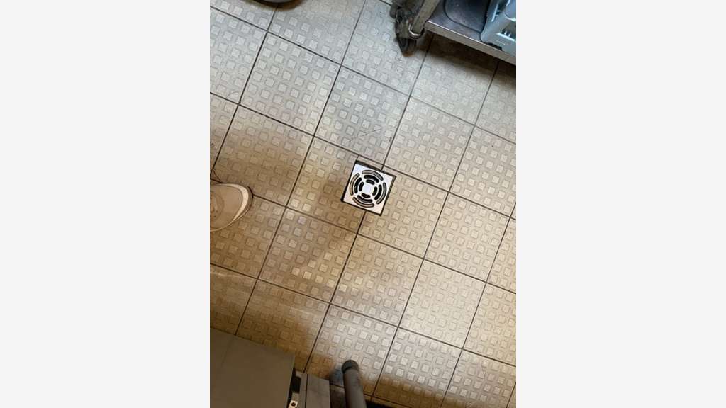 Cède joli bistrot lic IV 30 cvts bel empl Paris 6