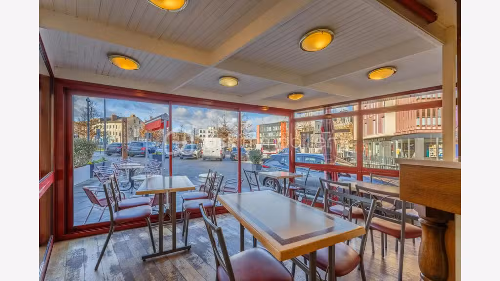 A vendre FDC bar/restaurant + T3 à Louviers centre